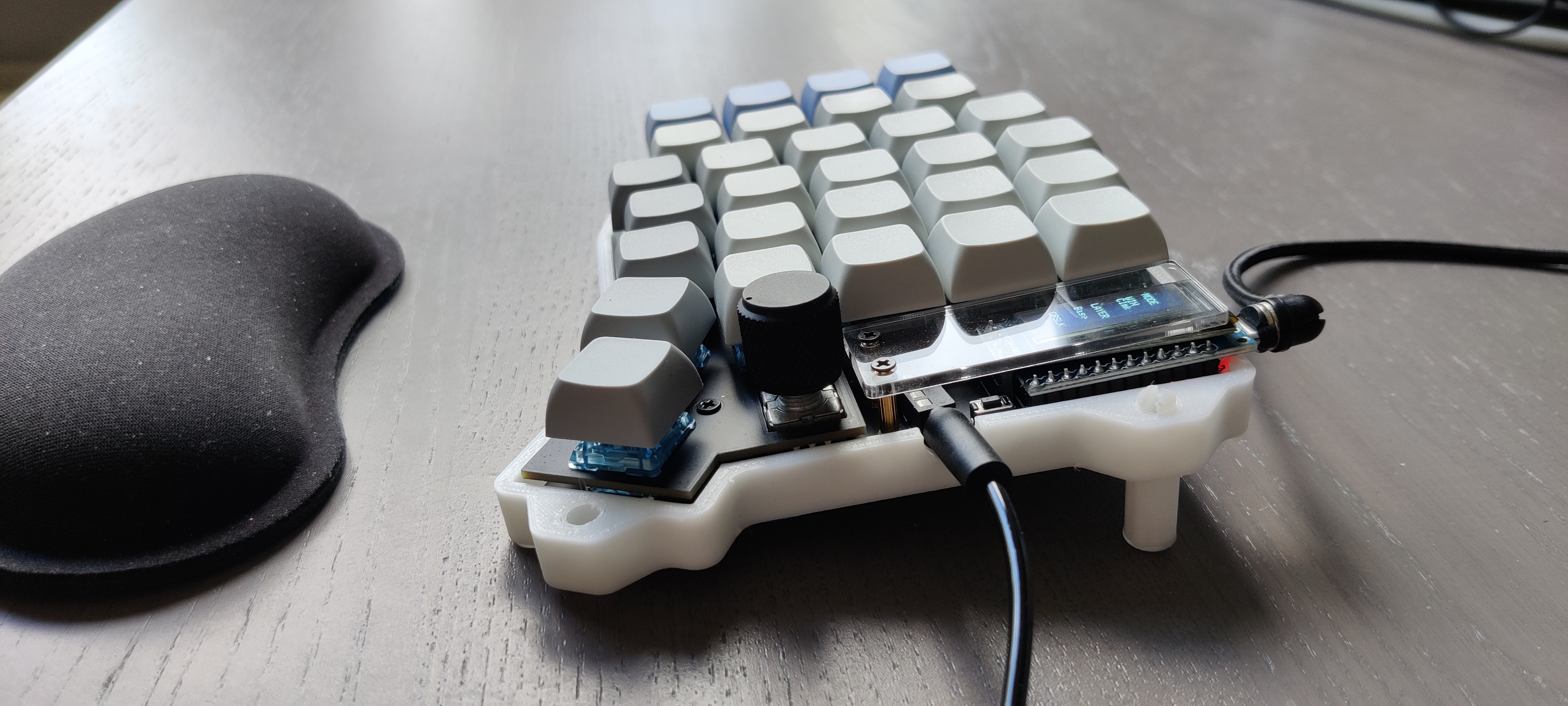 Sofle keyboard side view